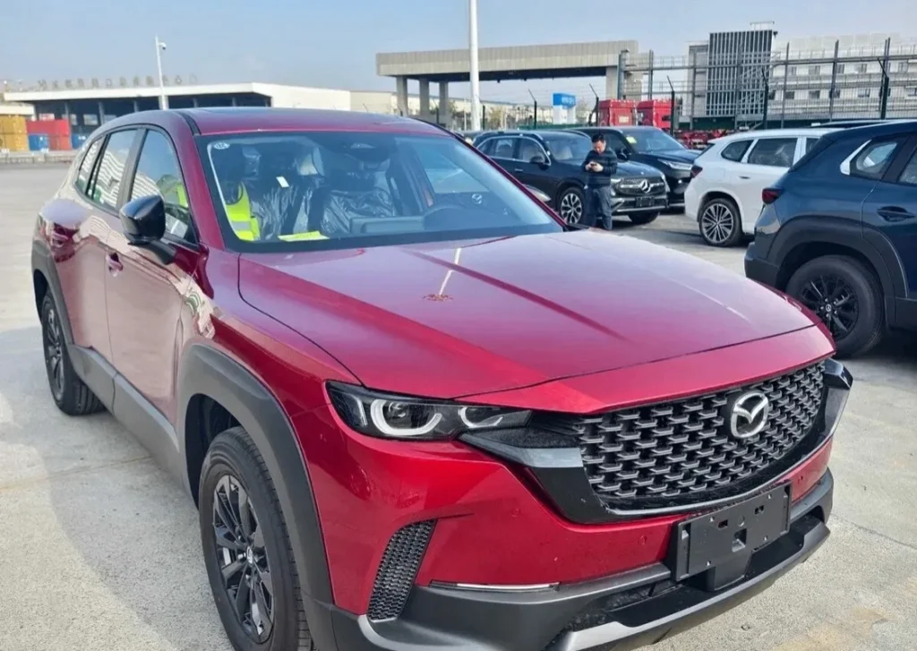 Деловая поездка в Ереване: комфорт и стиль с Mazda CX‑50 2023 года!